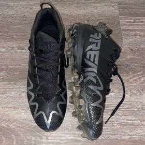 Adidas Men’s Freak Spark Md-Team Football shoes